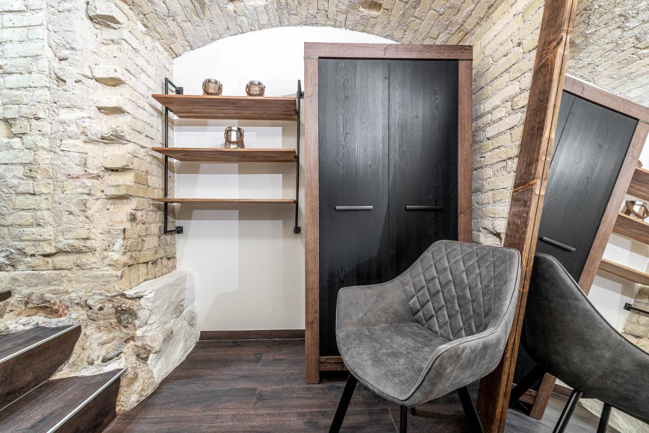 Unesco Hidden Arches - Restored 3 Bedroom Apartment In The Historic Pilies St. VNO Extérieur photo